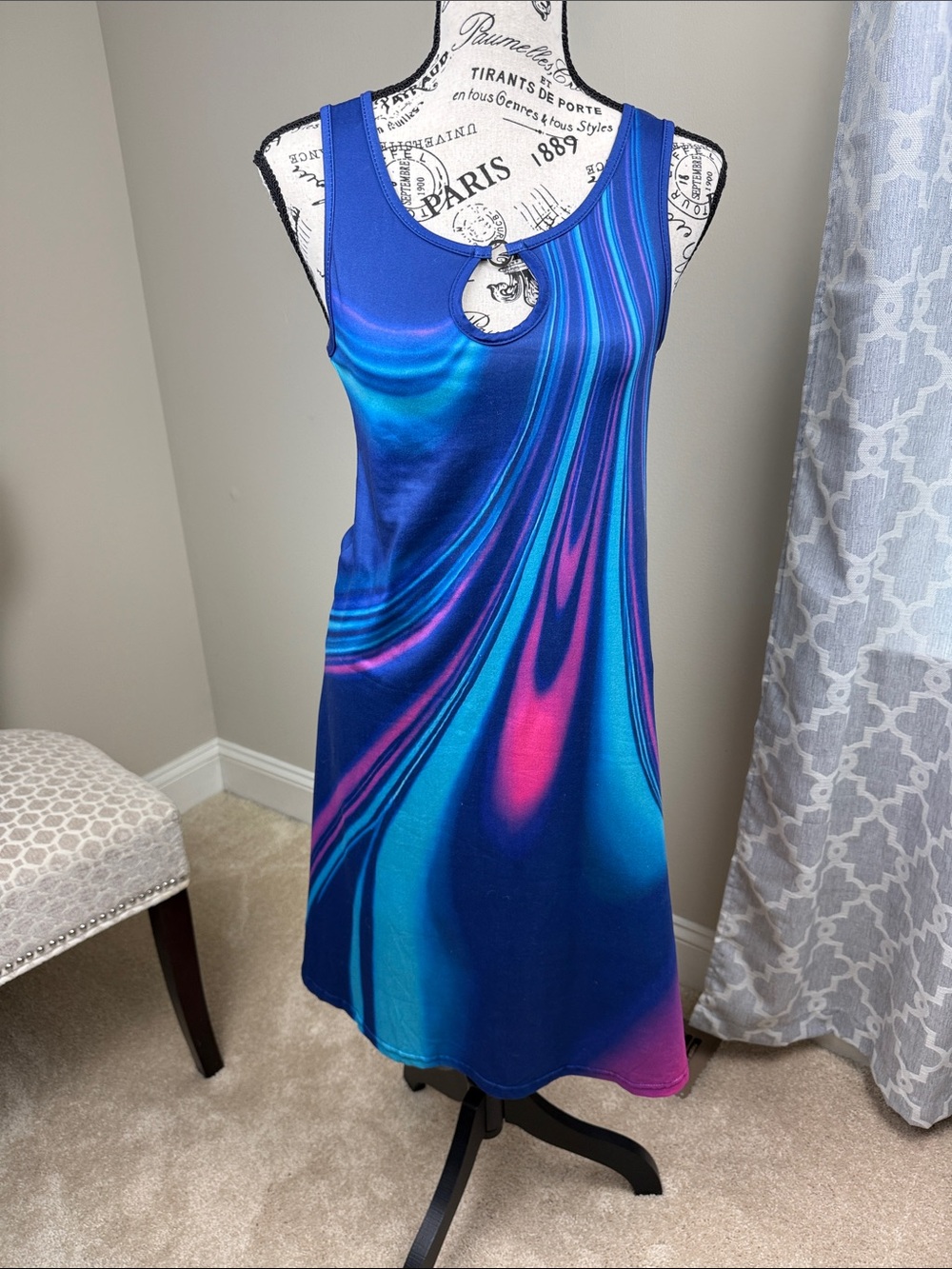 Sleeveless Blue Swirl Keyhole Dress